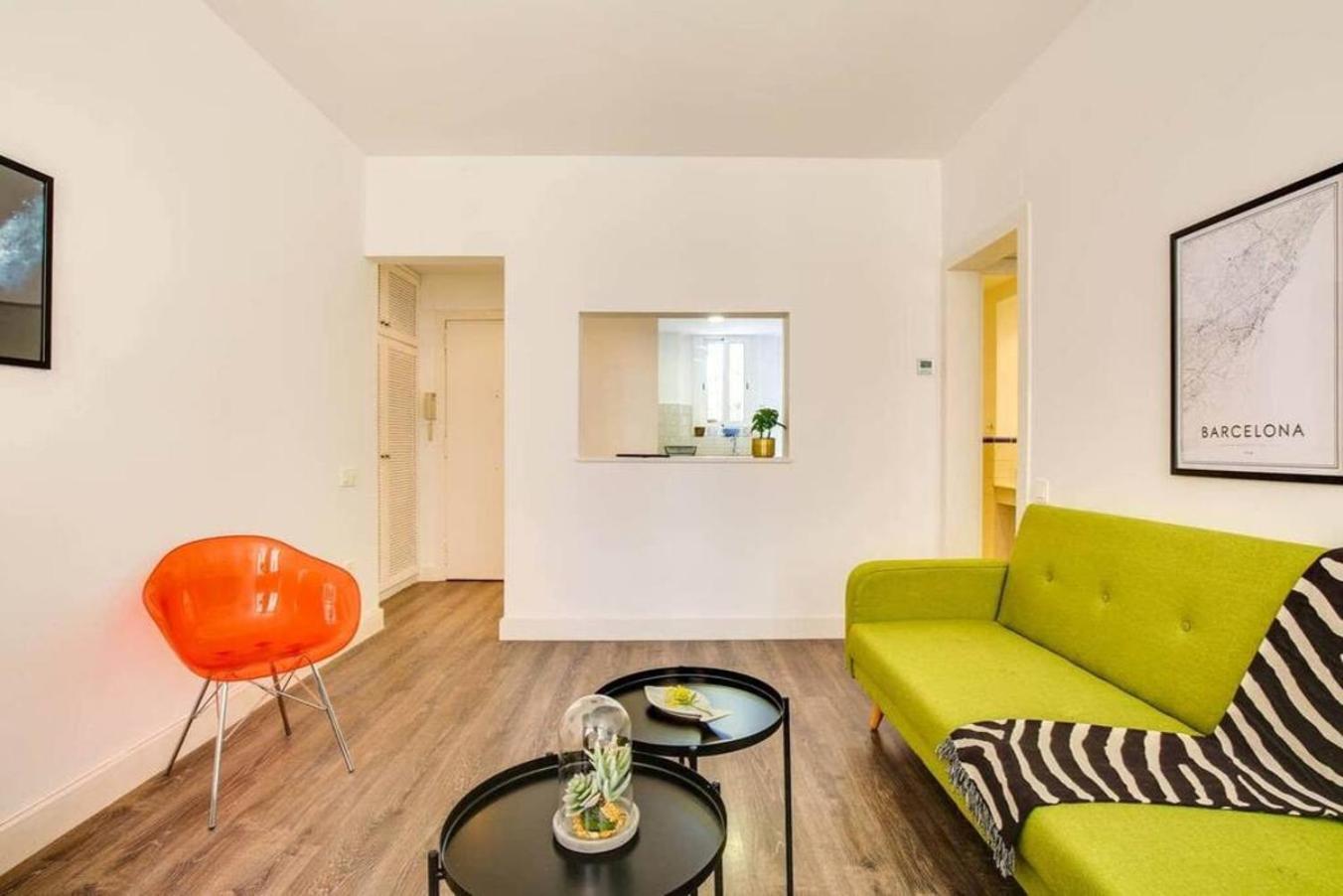 Appartamento Colorful With Cozy Terrace In Gracia Barcellona Esterno foto