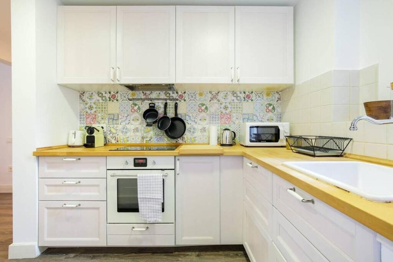 Appartamento Colorful With Cozy Terrace In Gracia Barcellona Esterno foto
