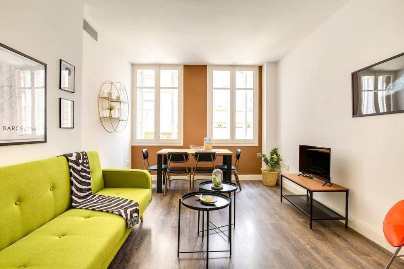 Appartamento Colorful With Cozy Terrace In Gracia Barcellona Esterno foto